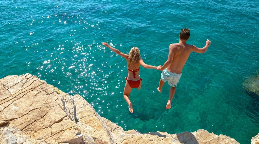 Travel spend returns to growth after five-month decline